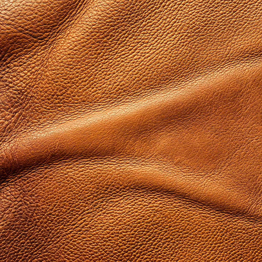 Close-up of Oil Pull-Up leather finish